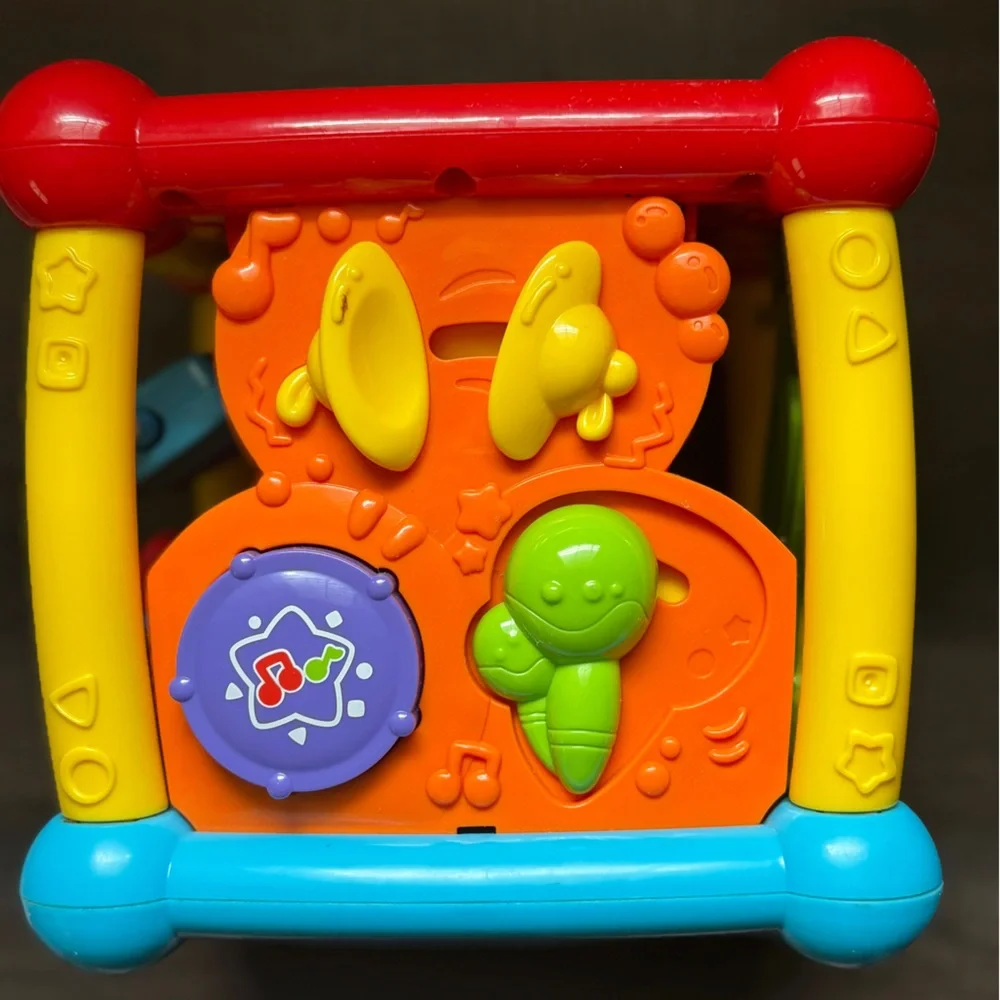 V-Tech Interactive Busy Learn Activity Cube for Babies
